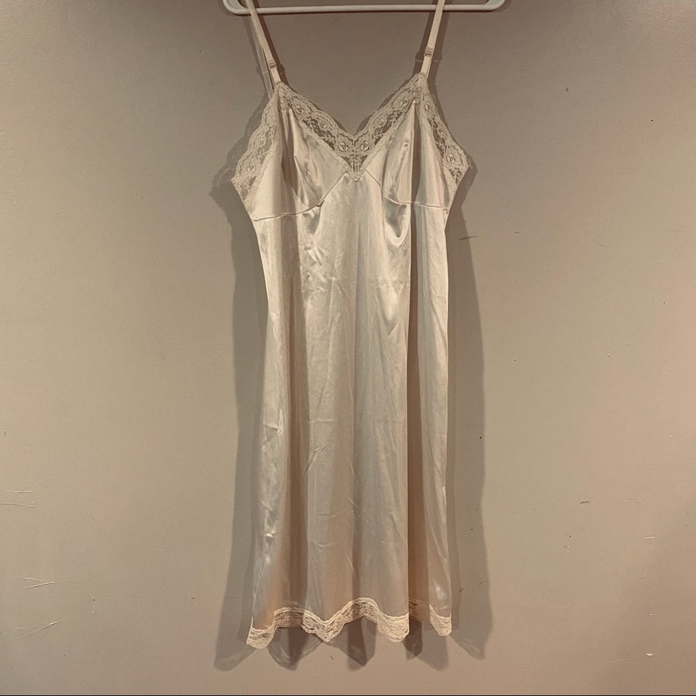 Vintage 😍 Cream 100% Nylon and Lace Dress Slip